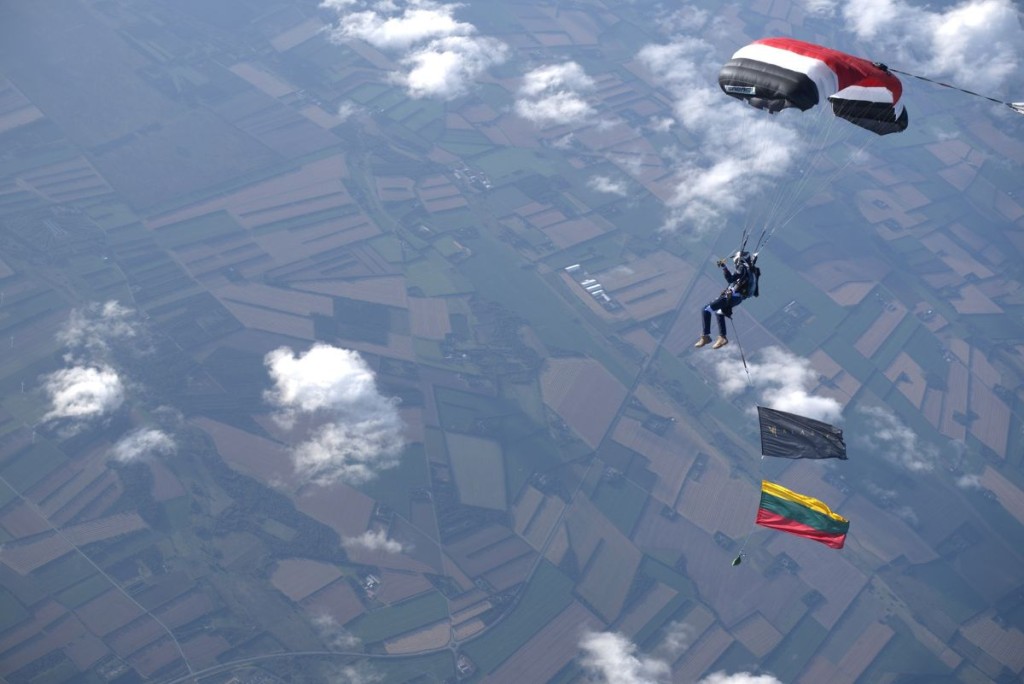 KlasJet_employee_breaks_three_national records_in_single_high_altitude_jump